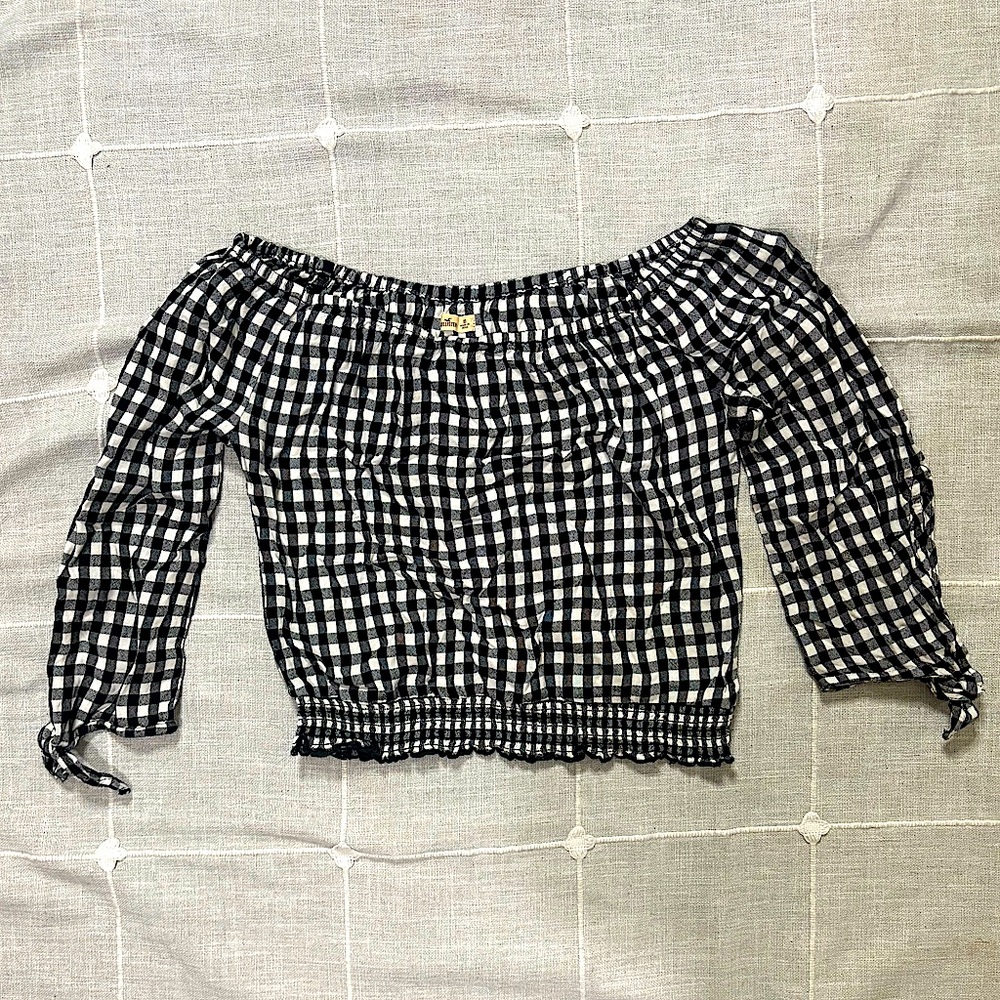 HOLLISTER - gingham off shoulder crop top